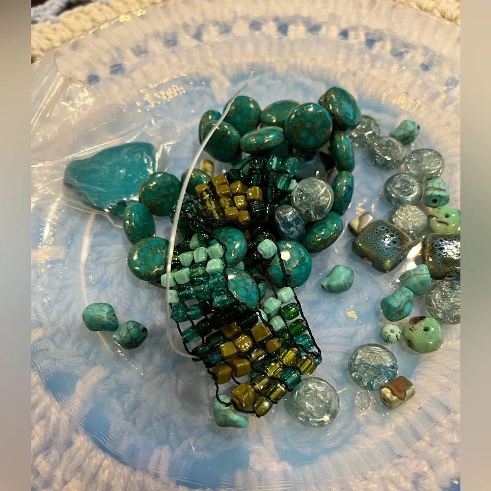 ❌sold at live ❌Vintage stone and glass bead bundle in greens - Picture 1 of 2